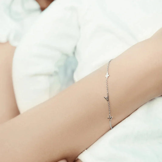 Spersonalizowana bransoletka z inicjałami na bok