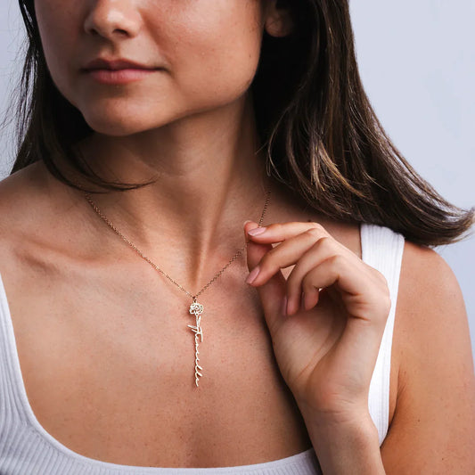 Spersonalizowany naszyjnik z imieniem i kwiatem urodzinowym