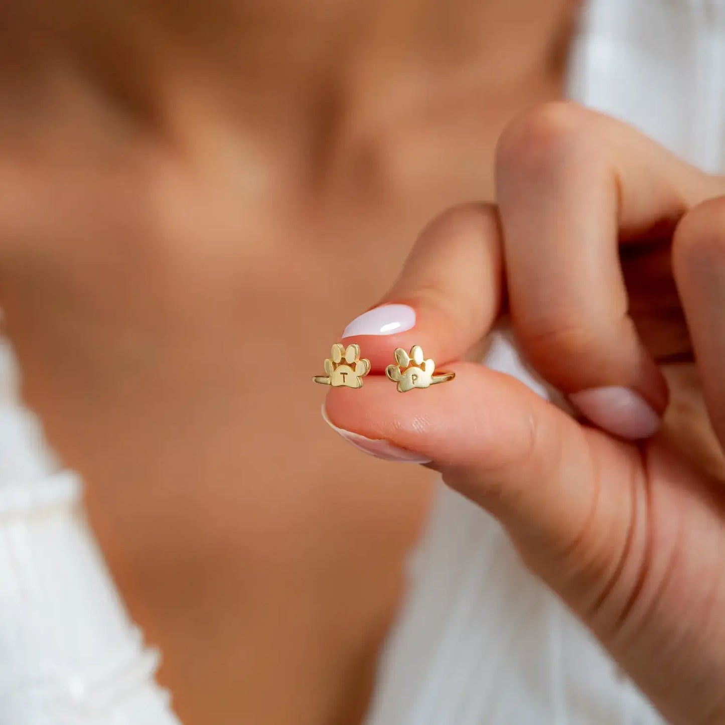 Spersonalizowany pierścionek z inicjałem pupila